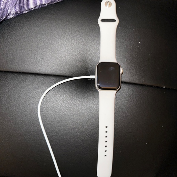 SE Apple Watch - Picture 2 of 4
